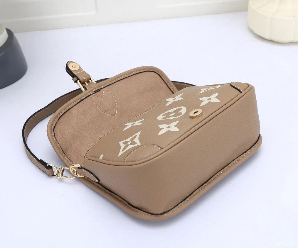 Bags Minimalist Messenger Louis Vuitton Women For 4795 0205